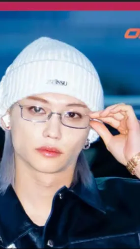 ai character: Lee Felix background