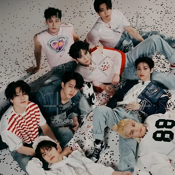 chat with ai character: SKZ(shirtless)