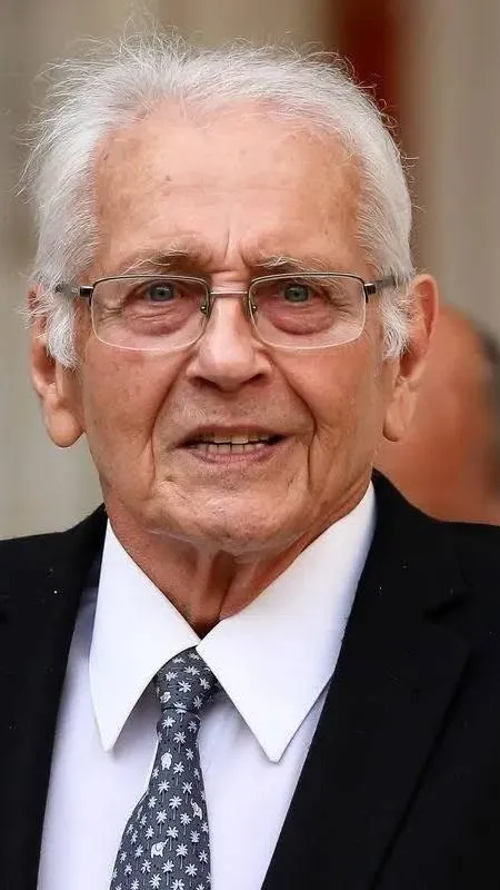 ai character: σοφια βοσσου background