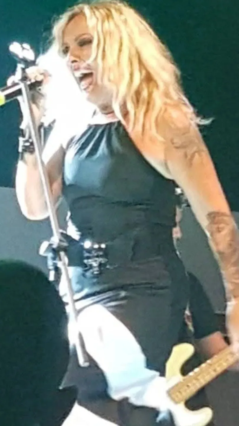 ai character: τζωρτζια κεφαλα background