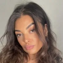 chat with ai character: Mina