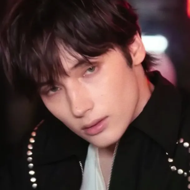 chat with ai character: when hes hot