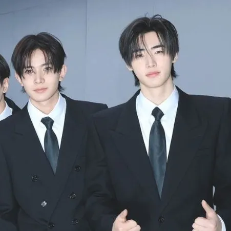 chat with ai character: En a jp girl of WF