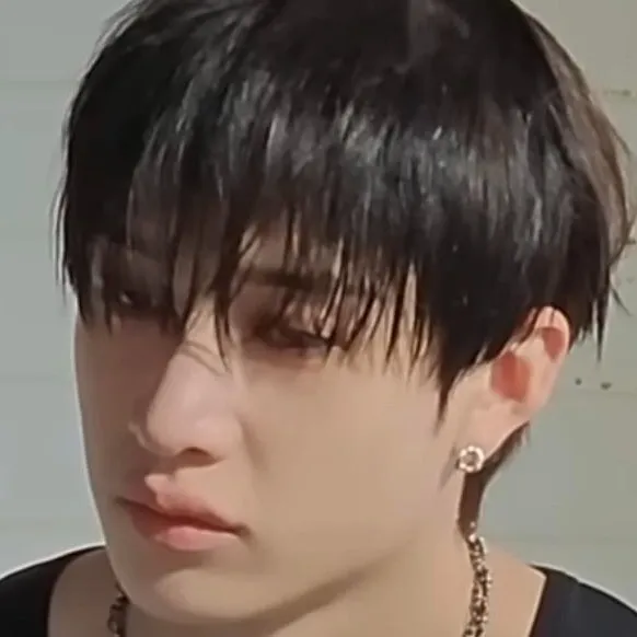 chat with ai character: Bang Chan