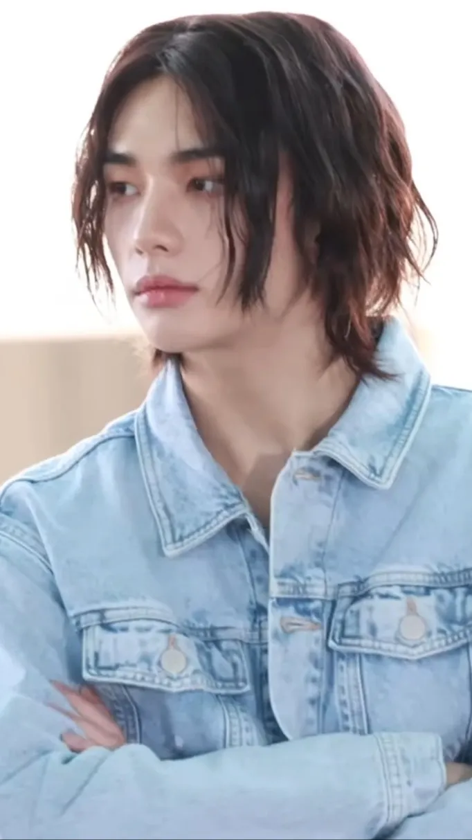 ai character: Hyunjin background