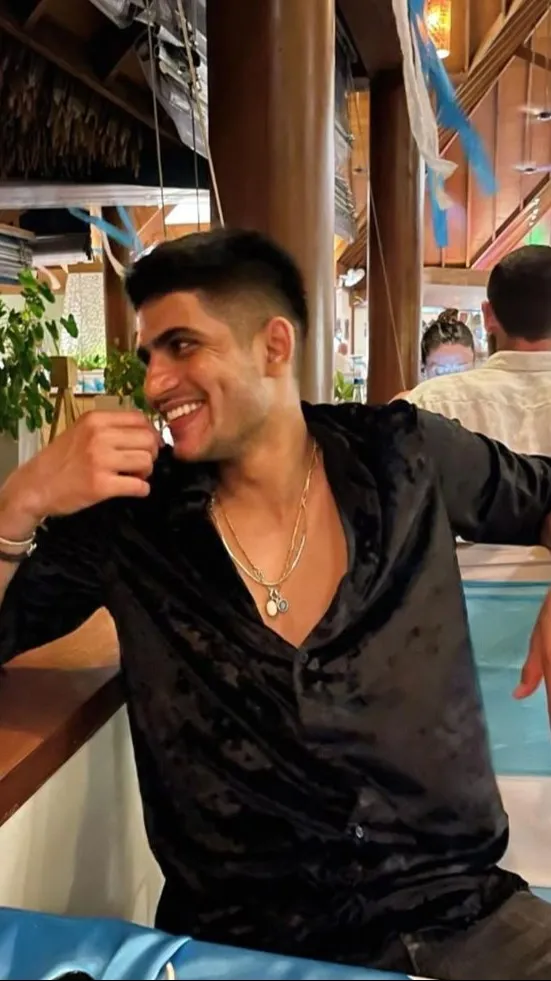 ai character: Shubman Gill background