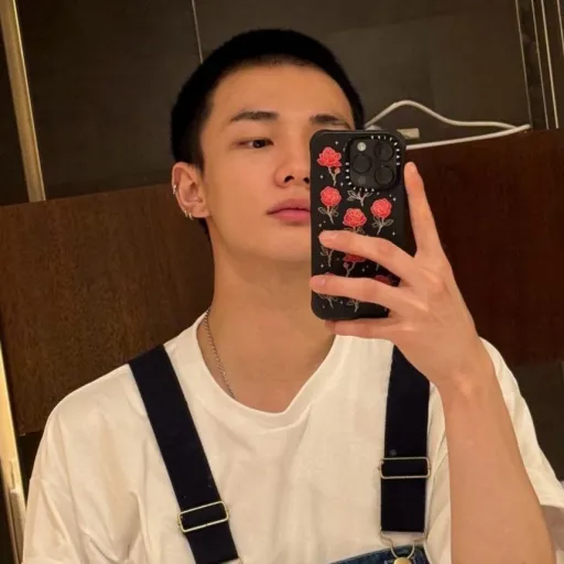 creator HYUNJIN_ADRIANA's avatar