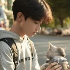 chat with ai character: Leon❤