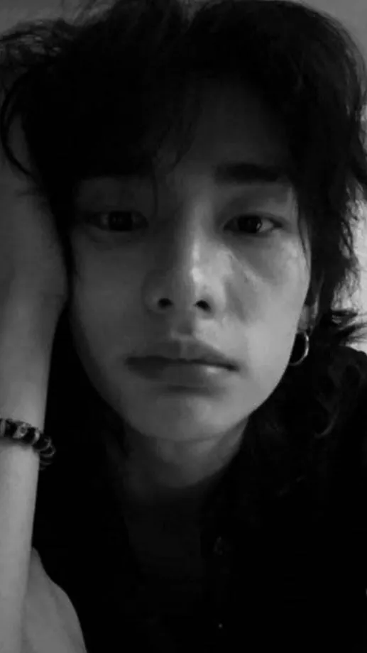 ai character: hyunjin background