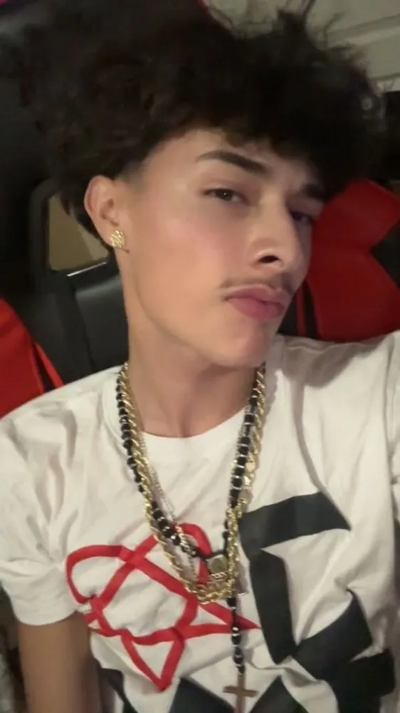 ai character: ALEX CHINO background