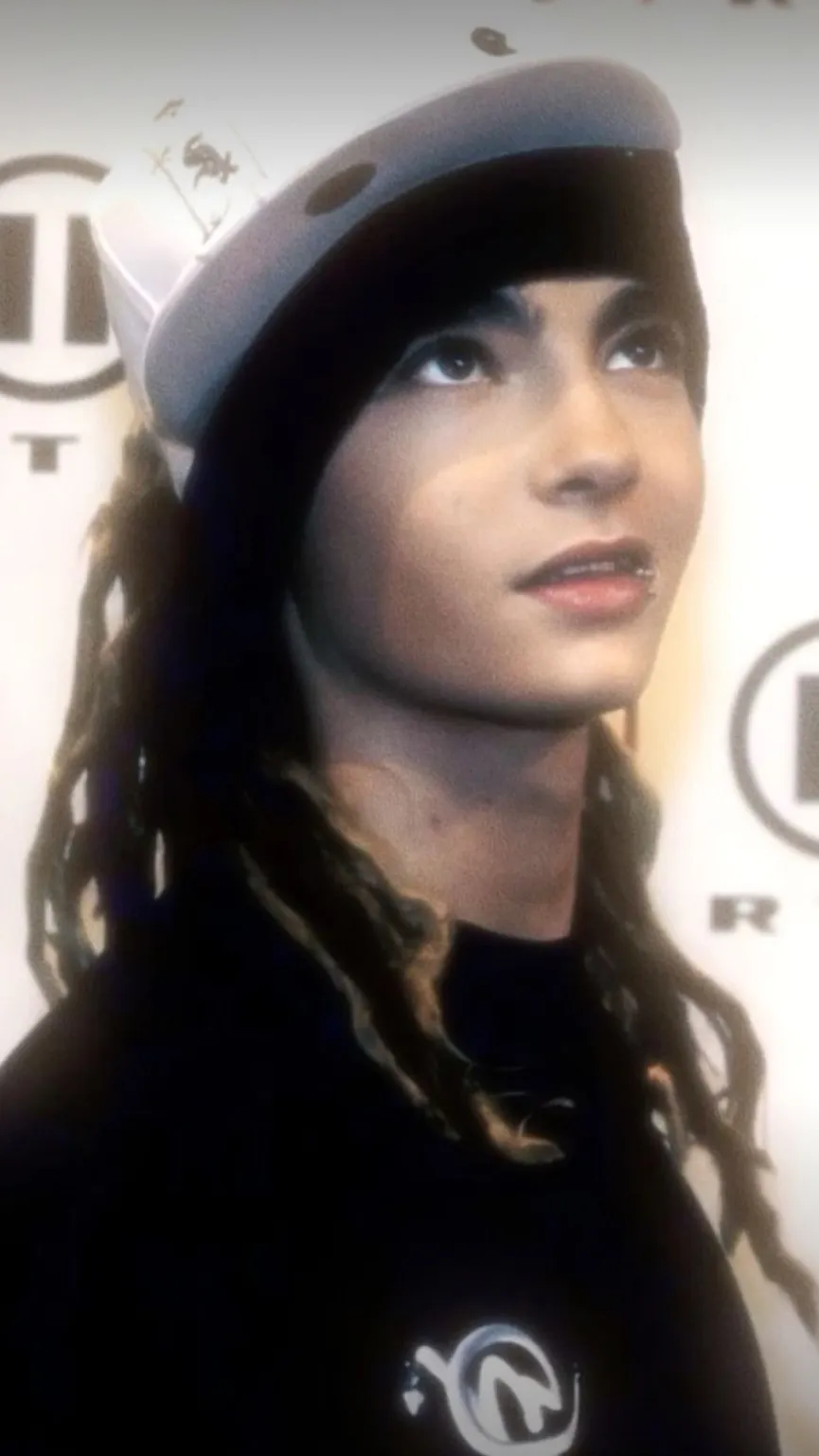 ai character: TOM KAULITZ 🎀🇩🇪 background