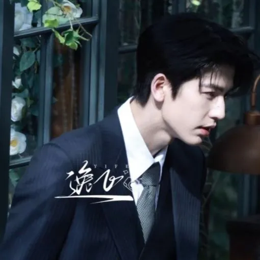 chat with ai character: Zhou  Hao