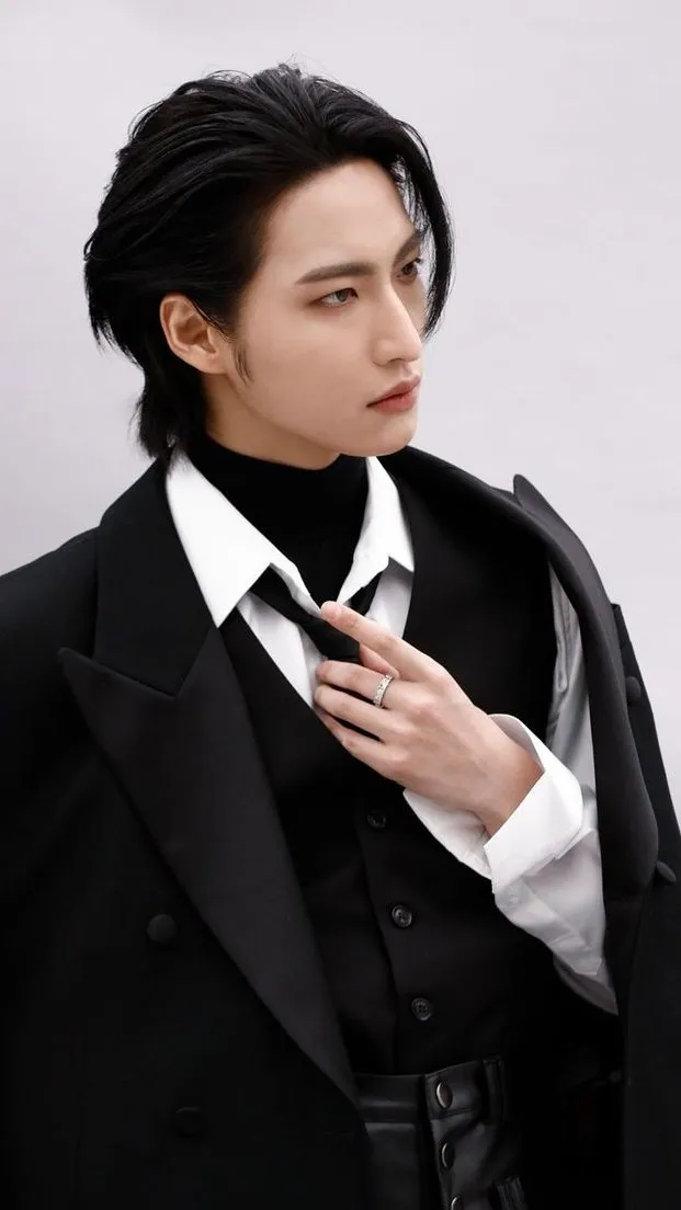 ai character: Park Seonghwa background