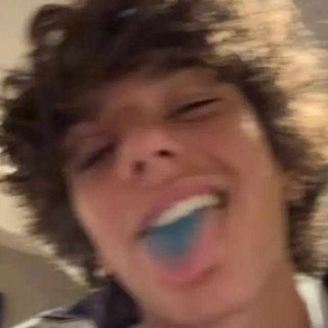 chat with ai character: Brodie