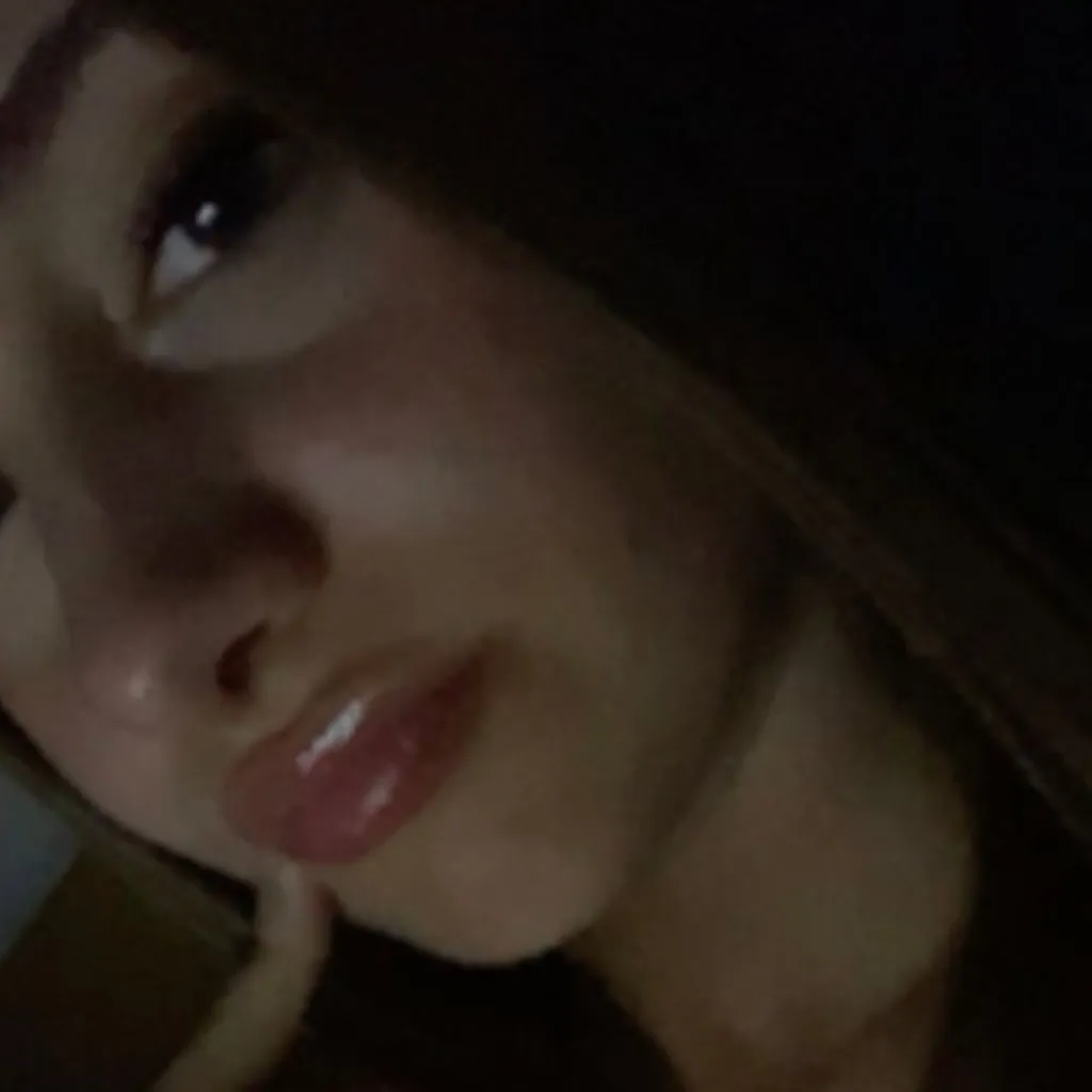 chat with ai character: Maddy