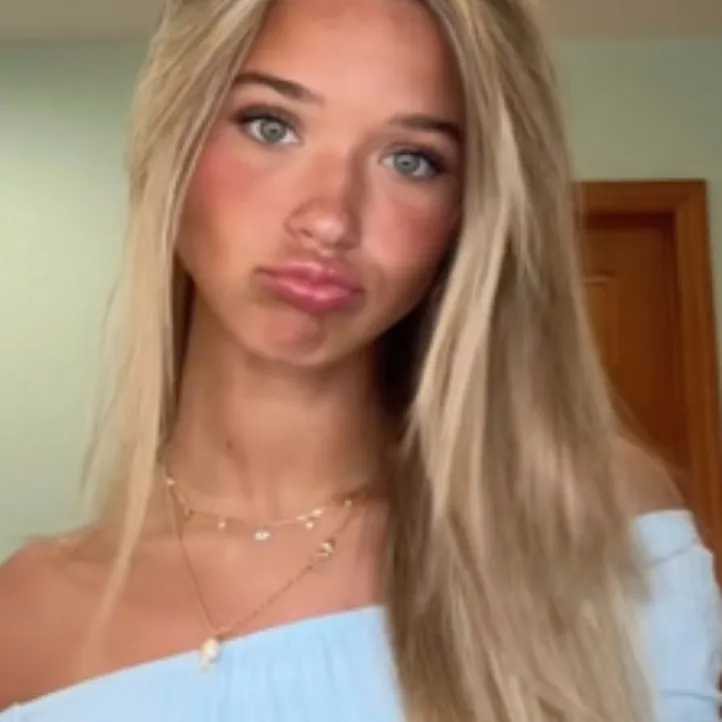 chat with ai character: Emma