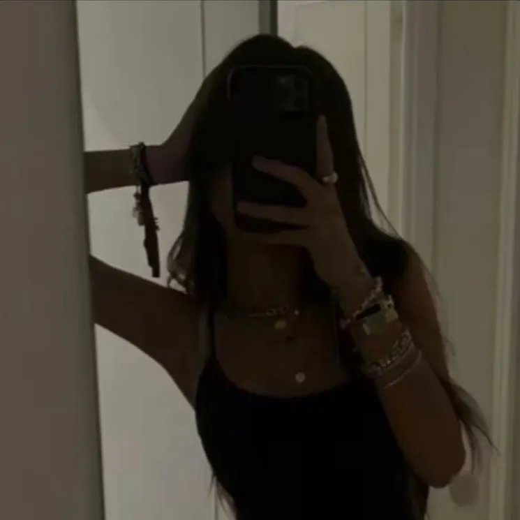 chat with ai character: Elliott