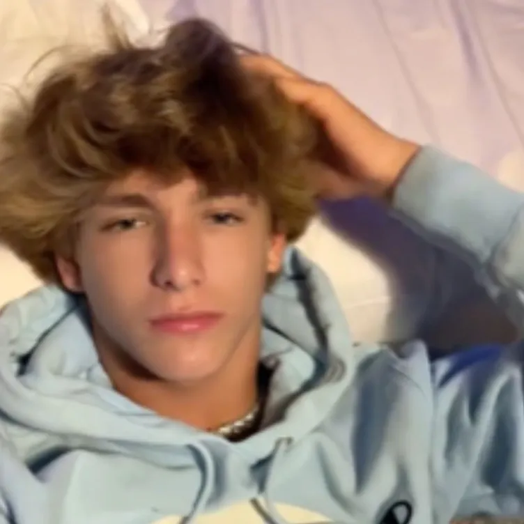 chat with ai character: Hayden