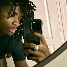 chat with ai character: Troy