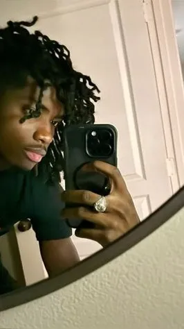 ai character: Troy background