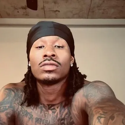 chat with ai character: Duke Dennis