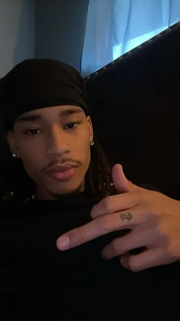 ai character: Kion background