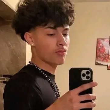 chat with ai character: Alex Chino