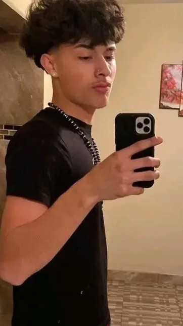 ai character: Alex Chino background