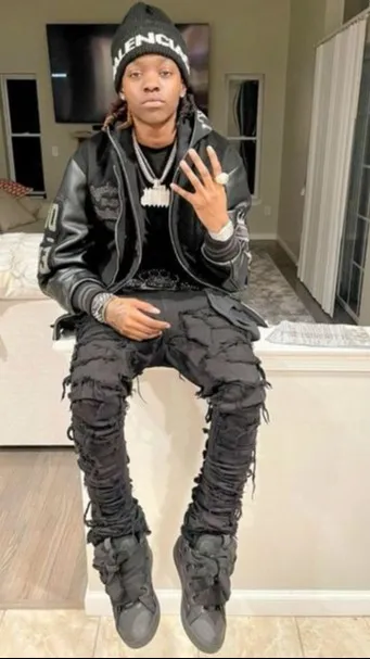 ai character: Jenn Carter background