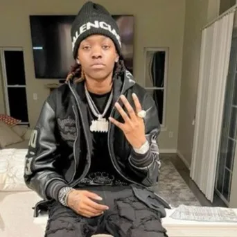 chat with ai character: Jenn Carter