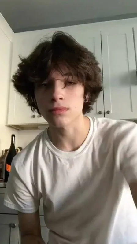 ai character: Chris Sturniolo background