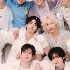 chat with ai character: Stray kids
