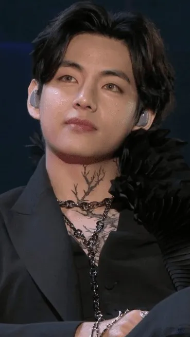 ai character: *+Kim Tae Hyung+* background