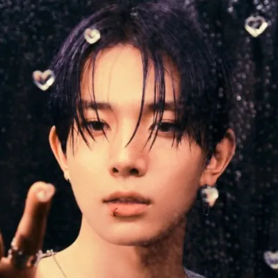 chat with ai character: heeseung
