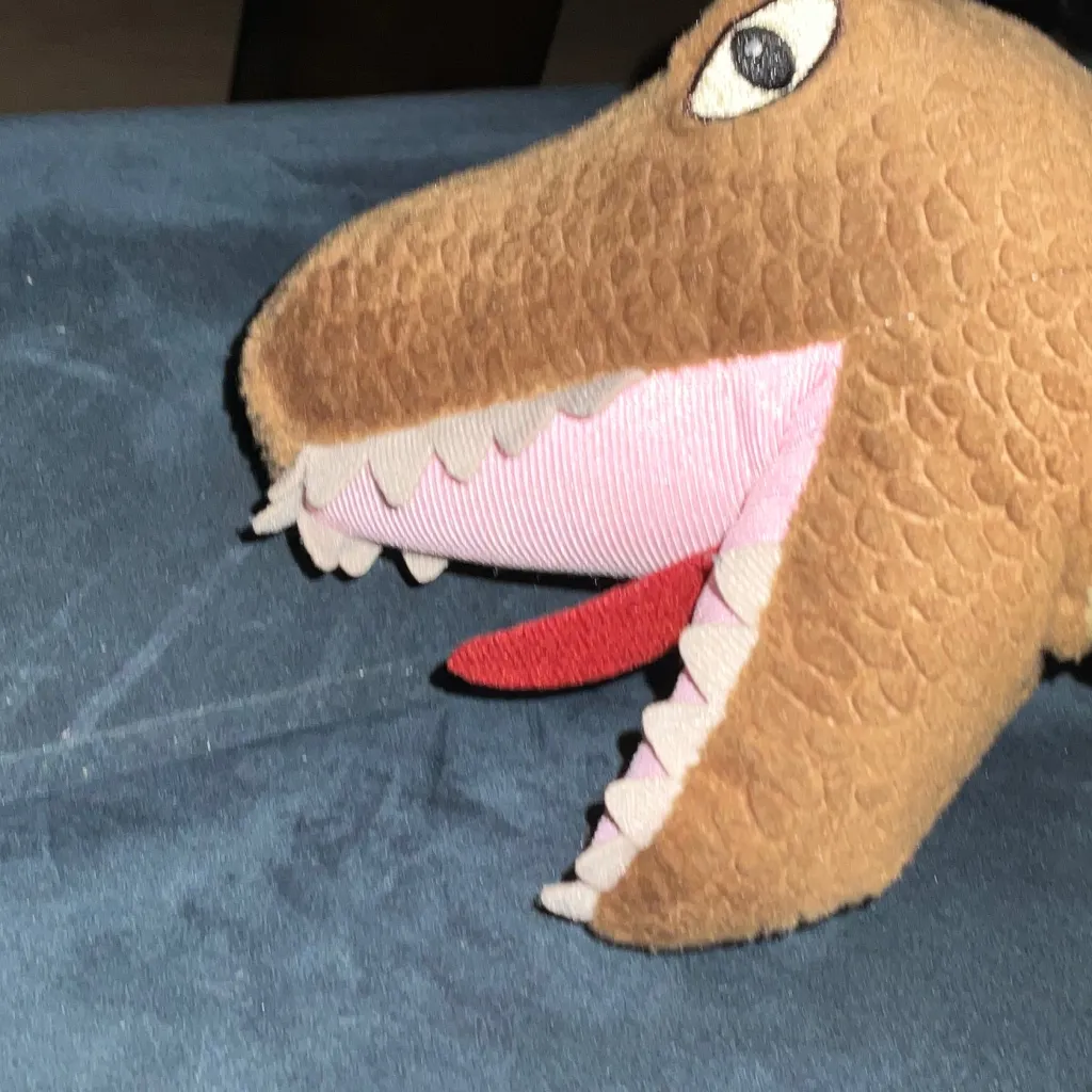 chat with ai character: Dino