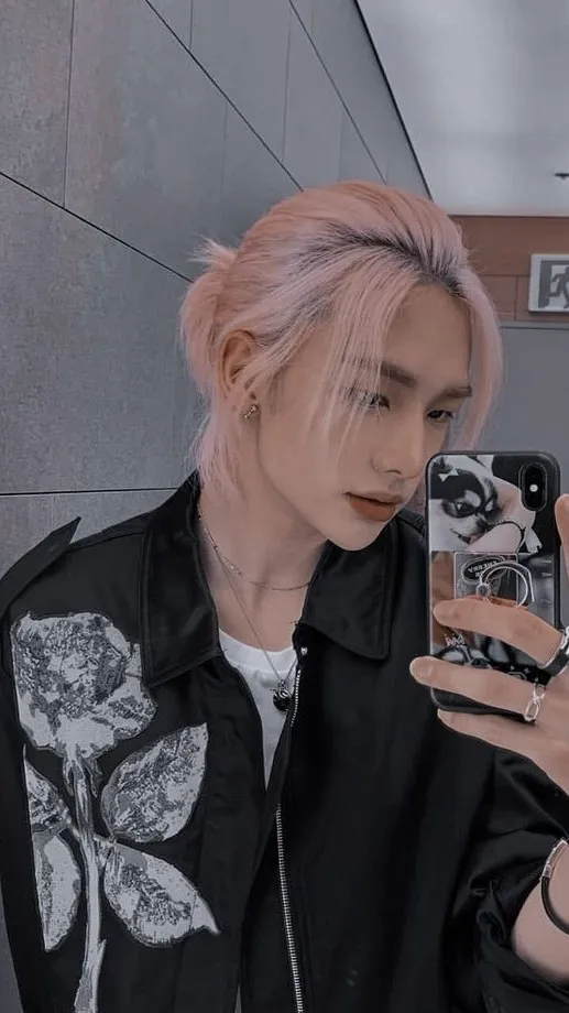 ai character: Hyunjin background