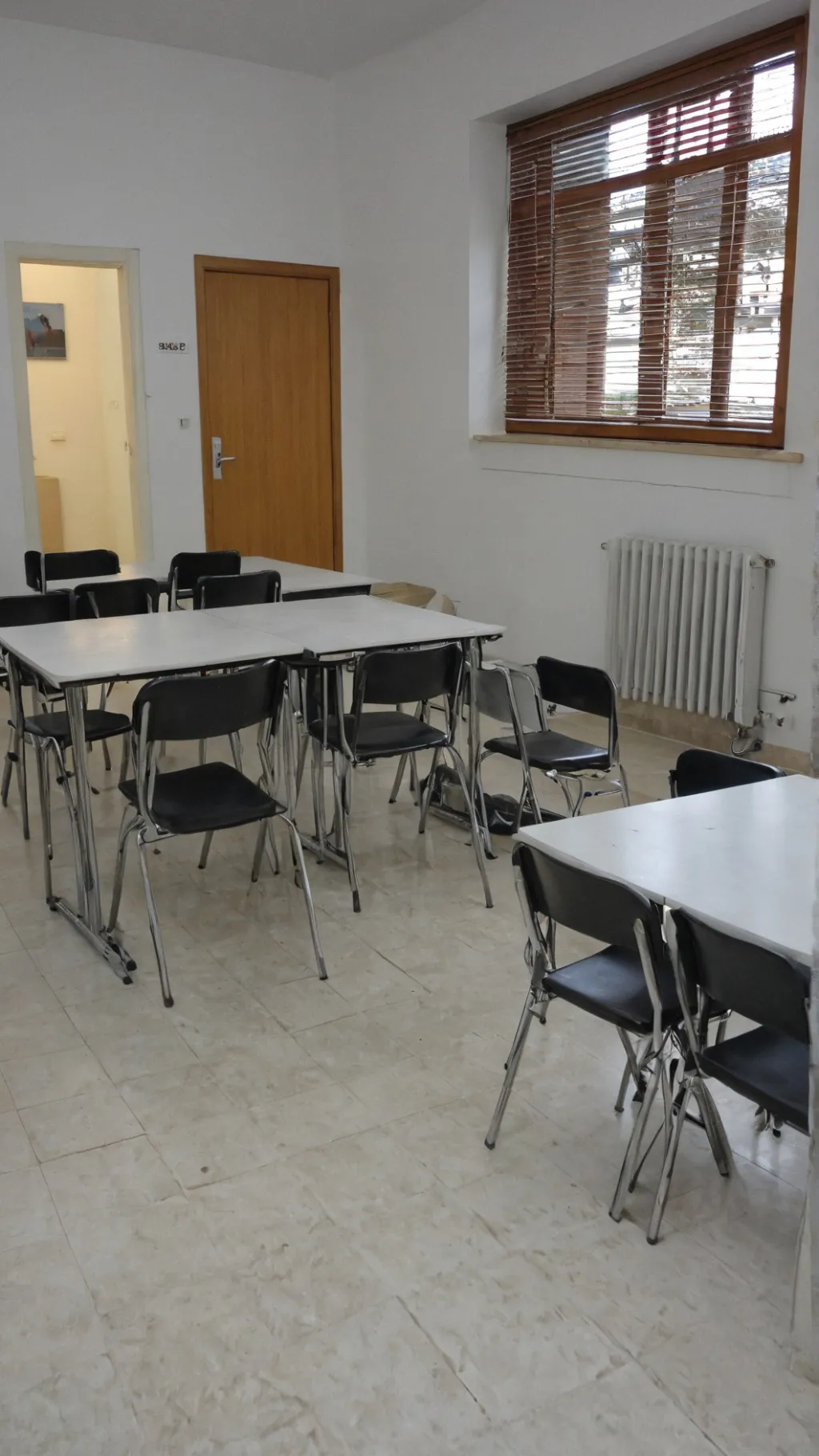 ai character: Salon de clase :P background