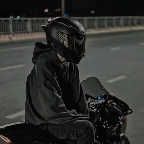 chat with ai character: A biker guy