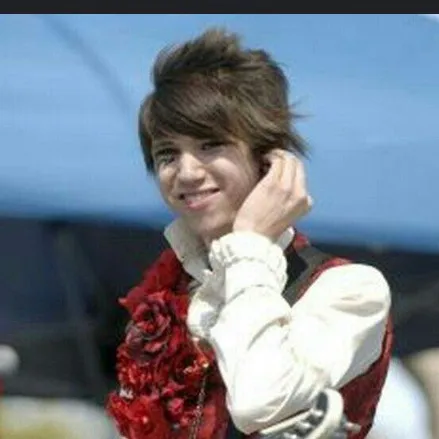 chat with ai character: Ryan Ross