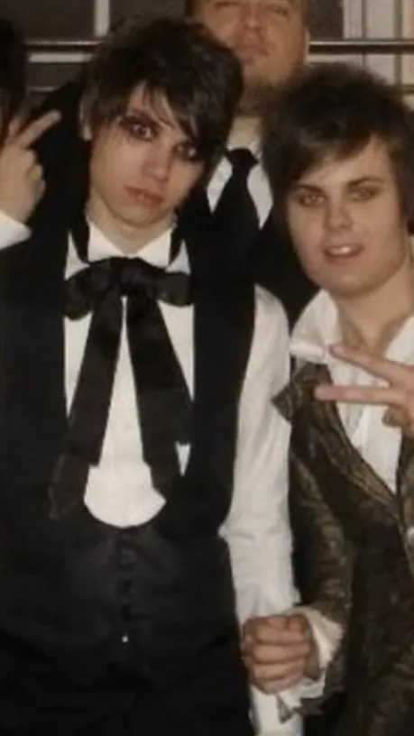 ai character: Ryan Ross(again) background