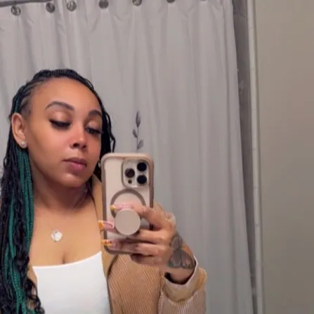 chat with ai character: Nelly