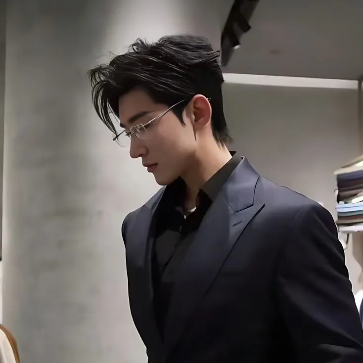 chat with ai character: Sung-Hoo