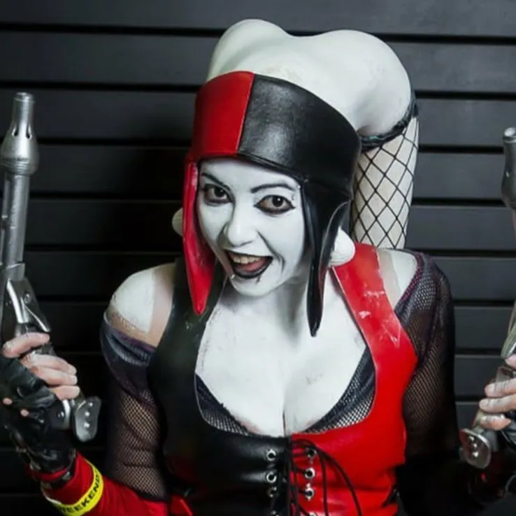 chat with ai character: Harley Twi's