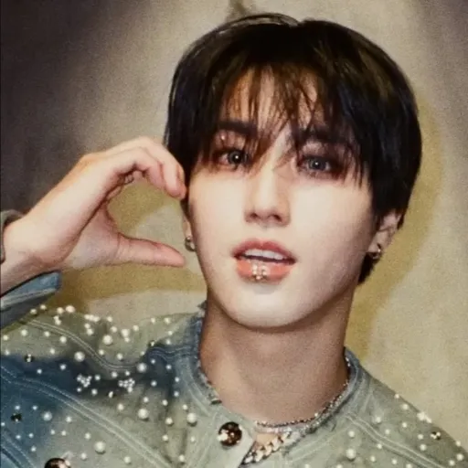 creator Han's_lip_piercing's avatar
