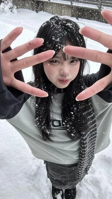 ai character: Zara rose karslake background