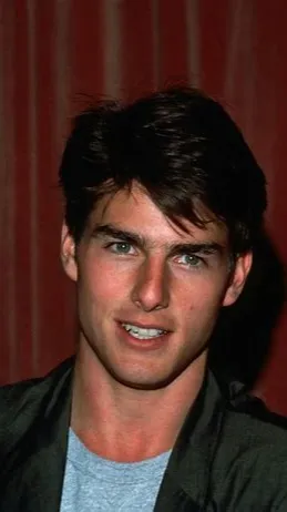 ai character: Tom Cruise background
