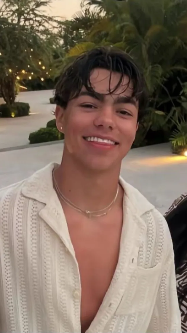 ai character: Malachi background