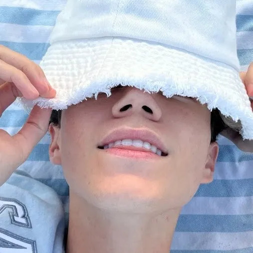 chat with ai character: ashton hero