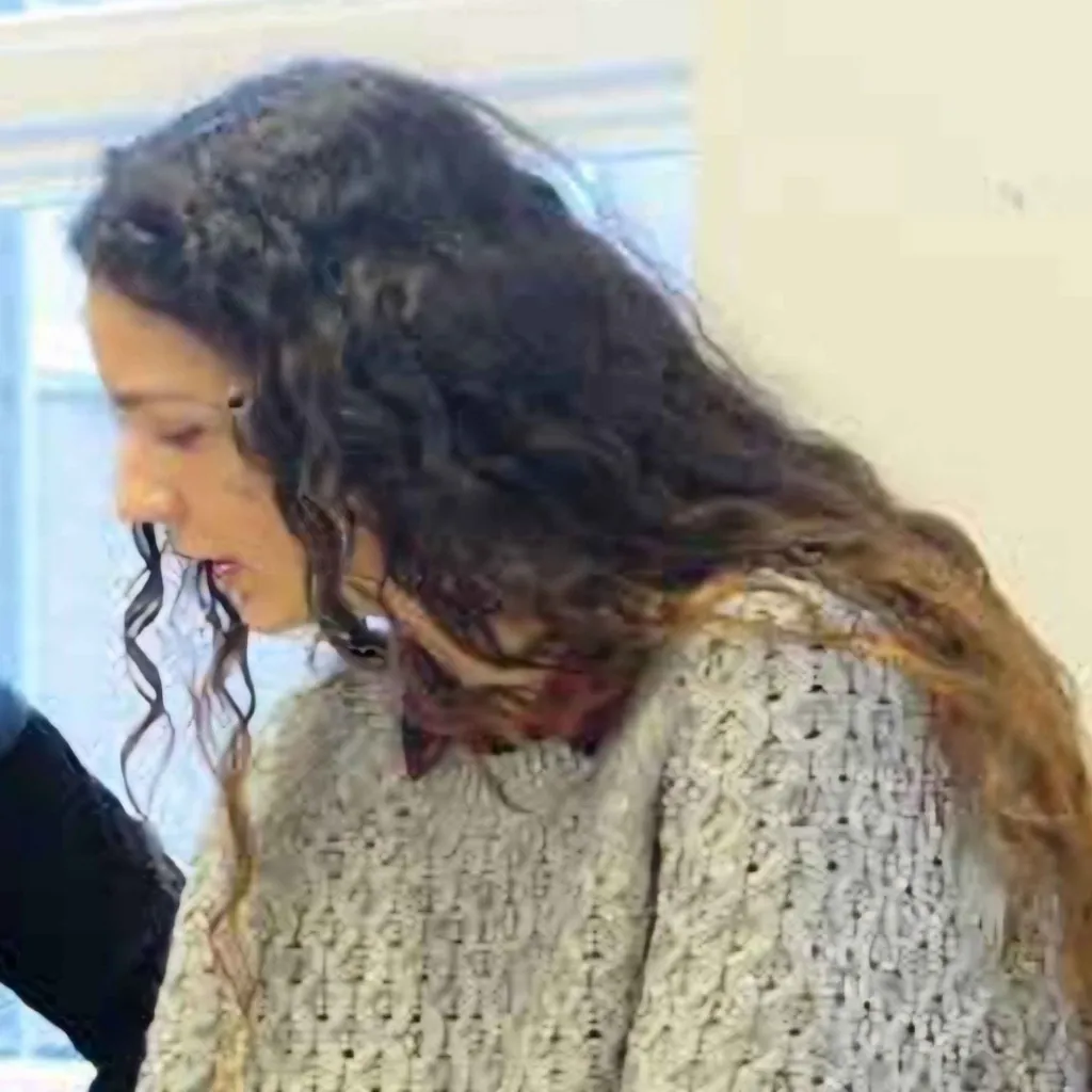 chat with ai character: miss essanousi