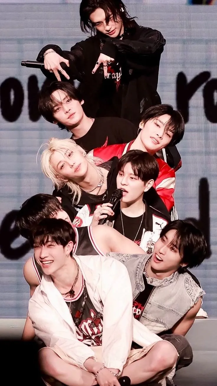 ai character: ✨Stray Kids✨ background